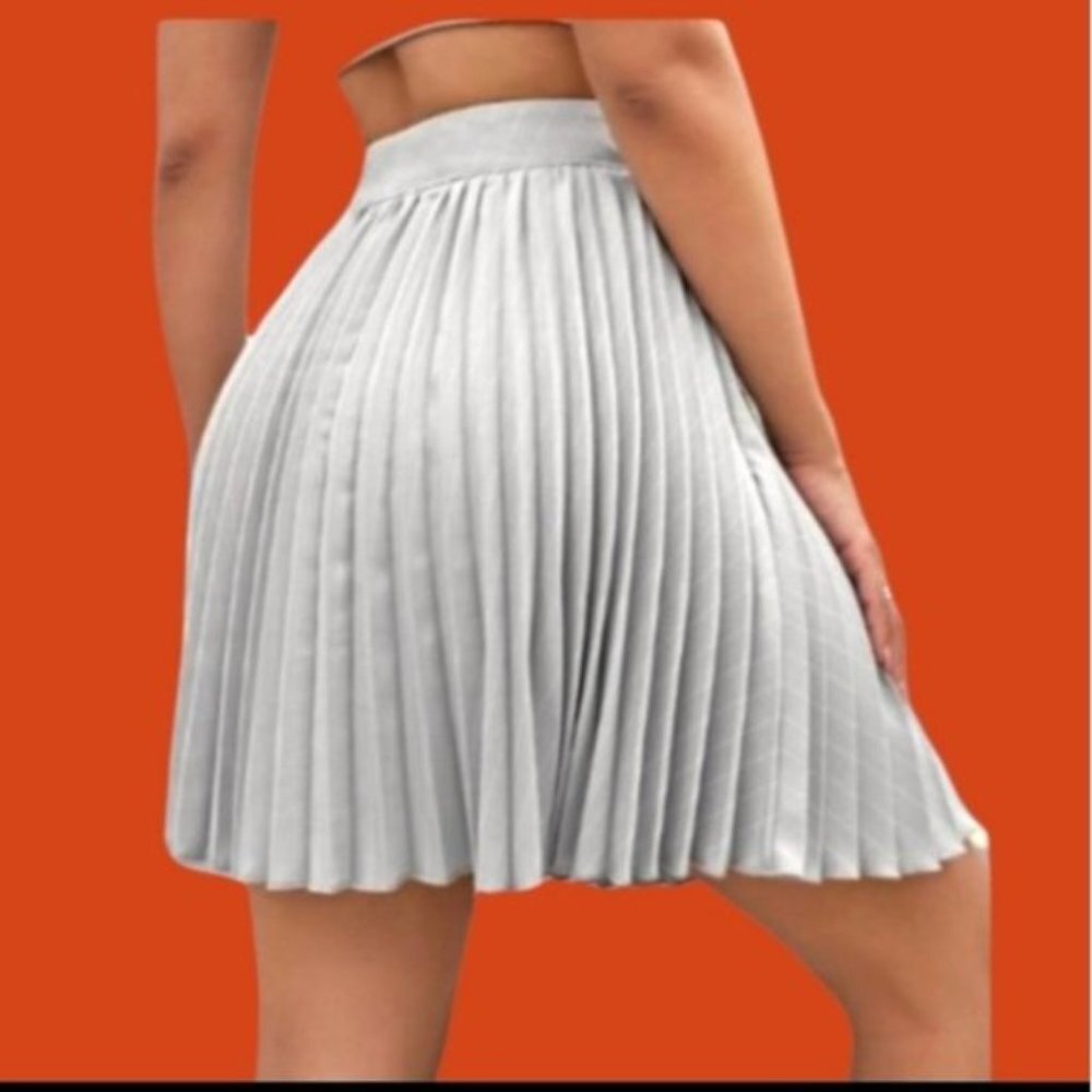 NWOT•High Waist Pleated Skirt• Heather Grey• Size S
